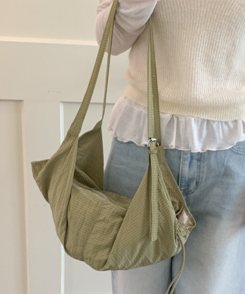Vipoa（ヴィポア）の「Dumpling shoulder bag（ショルダーバッグ・レディース・パープル/ブルー/カーキ・FREE）」の16枚目の写真