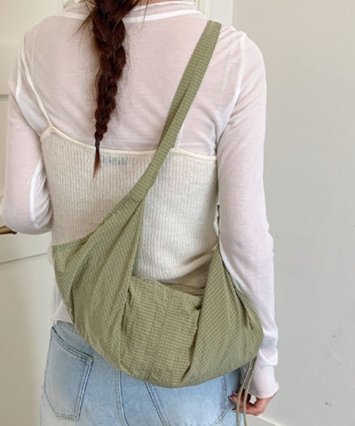 Vipoa（ヴィポア）の「Dumpling shoulder bag（ショルダーバッグ・レディース・パープル/ブルー/カーキ・FREE）」の18枚目の写真