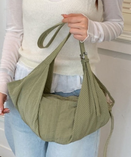 Vipoa（ヴィポア）の「Dumpling shoulder bag（ショルダーバッグ・レディース・パープル/ブルー/カーキ・FREE）」の12枚目の写真