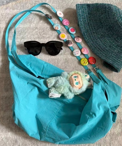 Vipoa（ヴィポア）の「Dumpling shoulder bag（ショルダーバッグ・レディース・パープル/ブルー/カーキ・FREE）」の5枚目の写真