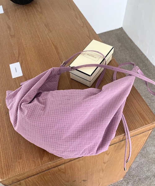 Vipoa（ヴィポア）の「Dumpling shoulder bag（ショルダーバッグ・レディース・パープル/ブルー/カーキ・FREE）」の9枚目の写真