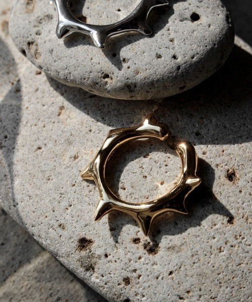 Soierie(ソワリー)の「ローエッジ カフ リング / Raw edge cuff ring(リング・レディース・ゴールド/シルバー・FREE)」の2枚目の写真