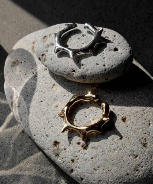 Soierie(ソワリー)の「ローエッジ カフ リング / Raw edge cuff ring(リング・レディース・ゴールド/シルバー・FREE)」の3枚目の写真