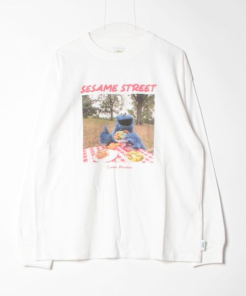 SESAME STREET（セサミストリート）の「【SESAME STREET/セサミストリート】フォトプリント クルーネックロングスリーブTシャツ（Tシャツ/カットソー・レディース・チャコールグレー/オフホワイト・LARGE/X-LARGE/MEDIUM）」の2枚目の写真