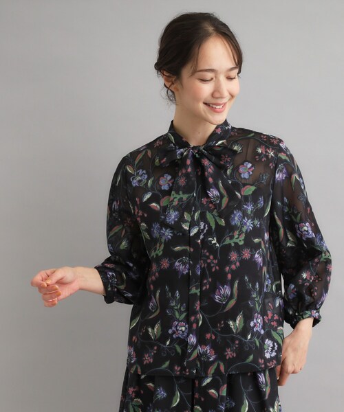 LAURA ASHLEY(ローラアシュレイ)の「【洗える/カラー&無地展開あり】アーシャ柄ジャカードブラウス(シャツ/ブラウス・レディース・ブラック系/ブラック・38)」の8枚目の写真