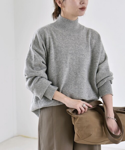 quaranciel(カランシエル)の「〈手洗い可能〉AQUA カシミヤ ミックス ハイネック スリット ニット(ニット/セーター・レディース・ライトグレー/ブラック/ブラウン/ブルー/その他・ONE SIZE)」の2枚目の写真