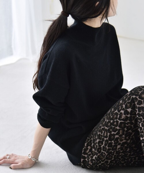 quaranciel(カランシエル)の「〈手洗い可能〉AQUA カシミヤ ミックス ハイネック スリット ニット(ニット/セーター・レディース・ライトグレー/ブラック/ブラウン/ブルー/その他・ONE SIZE)」の1枚目の写真