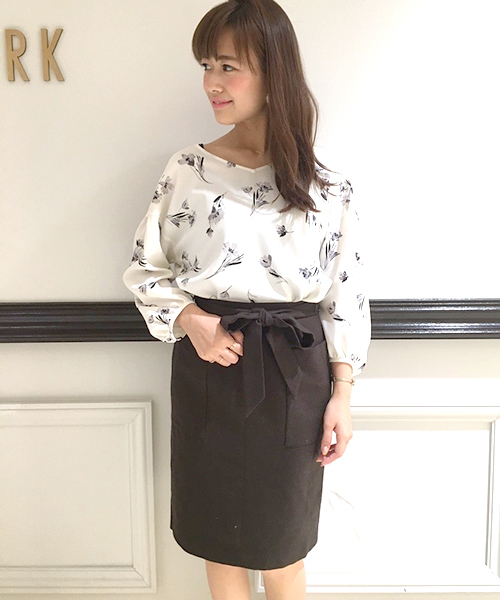 laboratory work(ラボラトリーワーク)の「サキソニーポケット付きタイトスカート(スカート・レディース・ネイビー/ブラウン/ライトベージュ・SMALL/MEDIUM)」の15枚目の写真