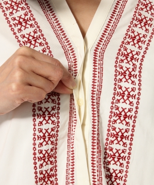 GLOBAL WORK（グローバルワーク）の「ビーズシシュウブラウス8分袖/738599（シャツ/ブラウス・レディース・ホワイト/オフホワイト/ネイビー・MEDIUM/LARGE）」の15枚目の写真