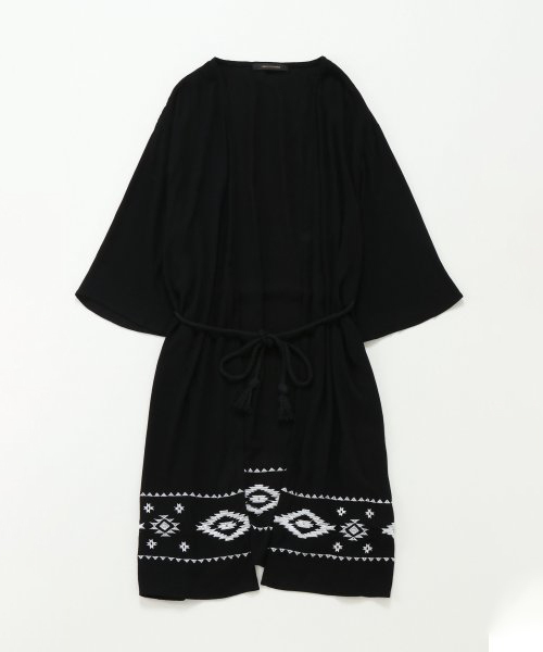 VENCEEXCHANGE（ヴァンスエクスチェンジ）の「オルテガ刺繍ガウン（カーディガン/ボレロ・レディース・ブラック/オフホワイト/オレンジ・M）」の3枚目の写真