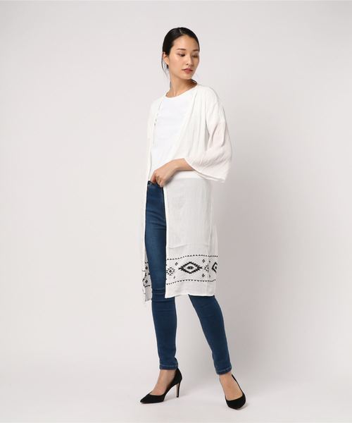 VENCEEXCHANGE（ヴァンスエクスチェンジ）の「オルテガ刺繍ガウン（カーディガン/ボレロ・レディース・ブラック/オフホワイト/オレンジ・M）」の4枚目の写真