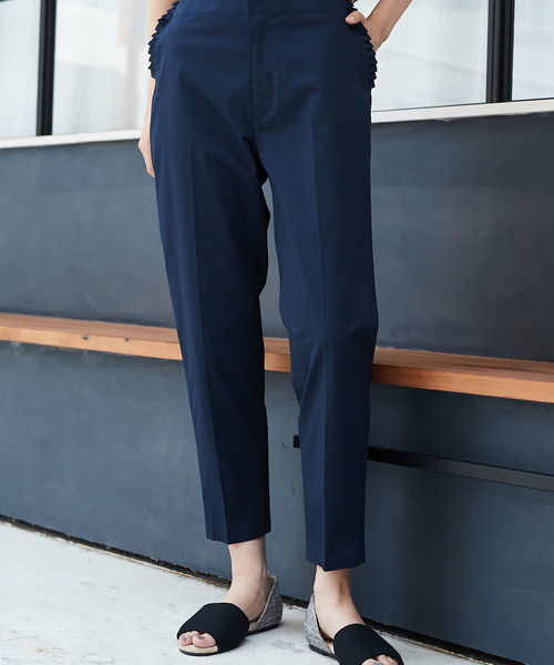 AMERICAN HOLIC（アメリカンホリック）の「・ポケットフリルテーパードパンツ（その他パンツ・レディース・ベージュ/カーキ/ネイビー/ドット・S/L/M）」の4枚目の写真