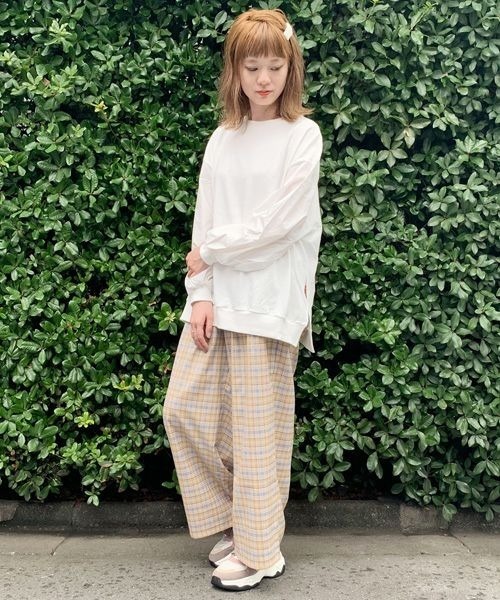 Candy Stripper(キャンディストリッパー)の「SWITCHED SLEEVE トップス(Tシャツ/カットソー・レディース・ブラック/オフホワイト/ベージュ・2)」の2枚目の写真