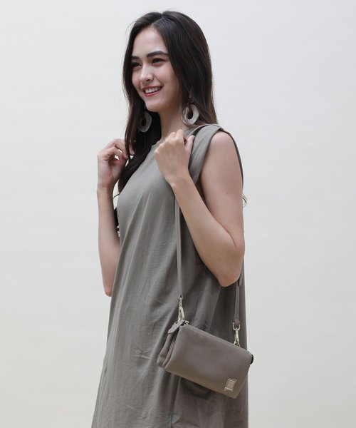 PADMA(パドマ)の「【PADMA/パドマ】【牛革】牛革3ポケットサコッシュ(ショルダーバッグ・レディース・ブラック/オレンジ/ブルー/ベージュ系その他・FREE)」の1枚目の写真