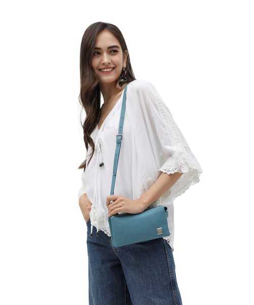 PADMA(パドマ)の「【PADMA/パドマ】【牛革】牛革3ポケットサコッシュ(ショルダーバッグ・レディース・ブラック/オレンジ/ブルー/ベージュ系その他・FREE)」の4枚目の写真