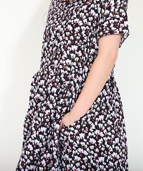 MashuKashu（マシュカシュ）の「花柄ワンピース（ワンピース・レディース・ブラック/グリーン/マスタード・フリー）」の19枚目の写真