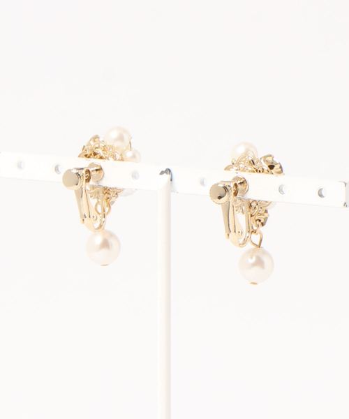 Cupid Heart(キューピッドハート)の「【Cupid Heart】結婚式アクセサリー ビジュー×パール涙イヤリング(イヤリング・レディース・ベージュ・MEDIUM)」の2枚目の写真