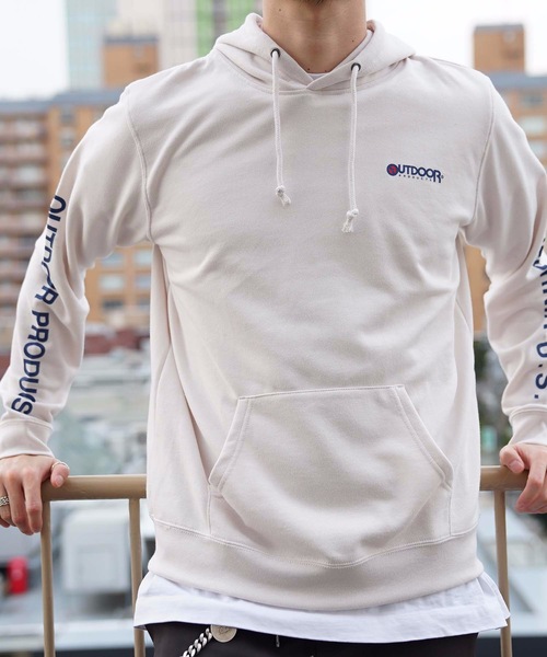 OUTDOOR PRODUCTS APPAREL(アウトドアプロダクツアパレル)の「袖プリントブランドロゴプルオーバーパーカー(パーカー・メンズ・チャコールグレー/ベージュ/アイボリー・SMALL/MEDIUM/LARGE/X-LARGE)」の3枚目の写真