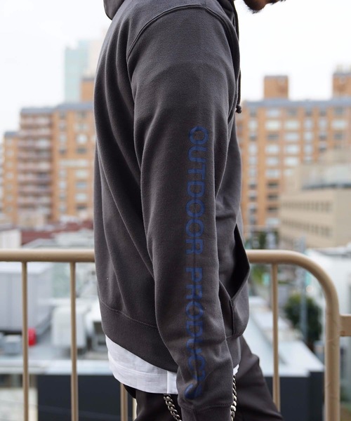 OUTDOOR PRODUCTS APPAREL(アウトドアプロダクツアパレル)の「袖プリントブランドロゴプルオーバーパーカー(パーカー・メンズ・チャコールグレー/ベージュ/アイボリー・SMALL/MEDIUM/LARGE/X-LARGE)」の7枚目の写真