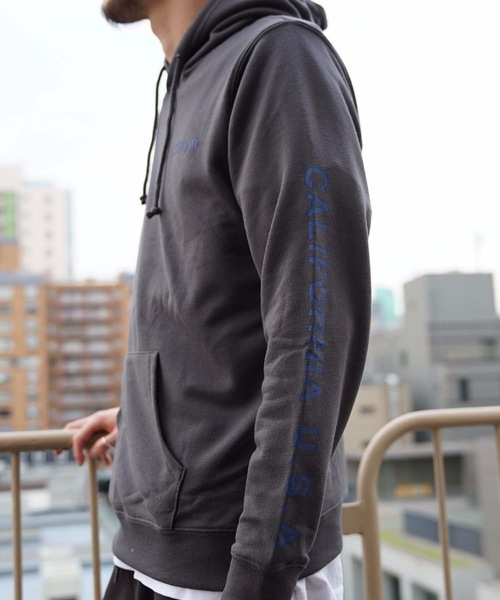 OUTDOOR PRODUCTS APPAREL(アウトドアプロダクツアパレル)の「袖プリントブランドロゴプルオーバーパーカー(パーカー・メンズ・チャコールグレー/ベージュ/アイボリー・SMALL/MEDIUM/LARGE/X-LARGE)」の5枚目の写真