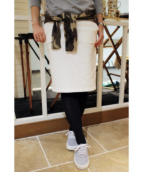 ivory court(アイボリーコート)の「◇デニム タイトスカート(デニムスカート・レディース・ホワイト/ネイビー・36/38/40)」の2枚目の写真