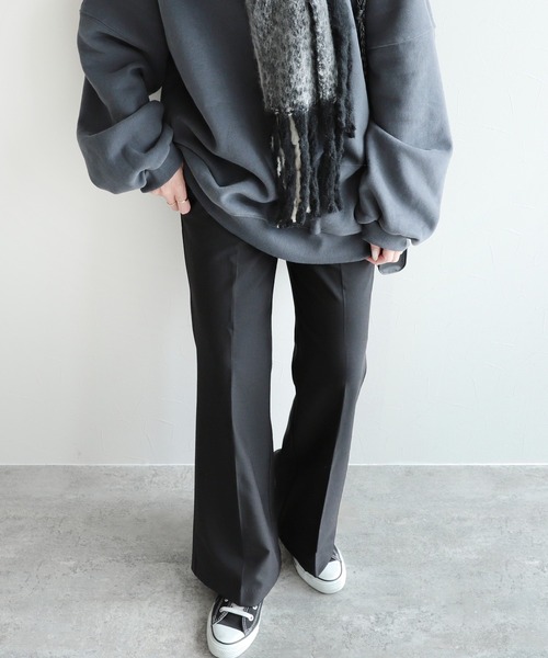 reca（レカ）の「美シルエット センタープレスフレアパンツ（その他パンツ・レディース・ブラック/モカ/グリーン系その他/ブルー系その他/パープル系その他・M）」の2枚目の写真