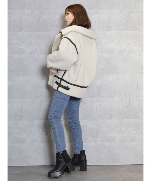 dazzlin（ダズリン）の「パイピングビッグボアブルゾン【パイピングコート】（ブルゾン・レディース・ベージュ/ブラウン/アイボリー・FREE）」の4枚目の写真