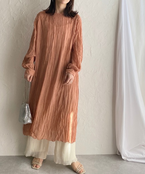 She's Closet（シーズクローゼット）の「ワッシャープリーツ長袖ロングワンピース（ワンピース・レディース・ブラック/パープル/オレンジ/モカ/オートミール・FREE）」の2枚目の写真