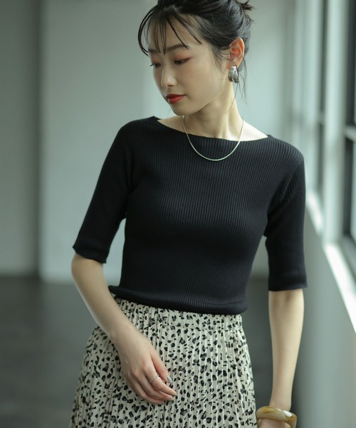 GeeRA(ジーラ)の「半袖リブニットトップス(Tシャツ/カットソー・レディース・ブラック/アイボリー/モカ/コーラル・MEDIUM)」の3枚目の写真