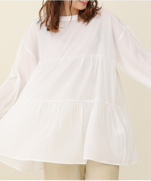 sakishimatokyo（サキシマトーキョー）の「【ZOZO限定】サキシマamp「ワッシャーティアードボリューム袖チュニック/シアーブラウス」（チュニック・レディース・グレー/アイボリー/ホワイト/ブラック・FREE）」の2枚目の写真