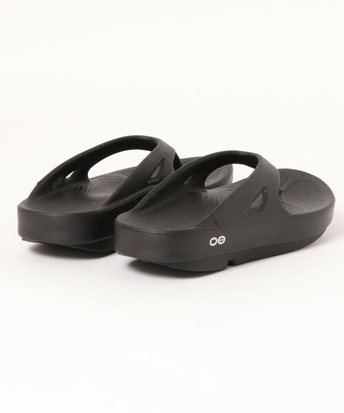 OOFOS（ウーフォス）の「【OOFOS】OOriginal（サンダル・レディース・ブラック・23/24/22/25）」の2枚目の写真