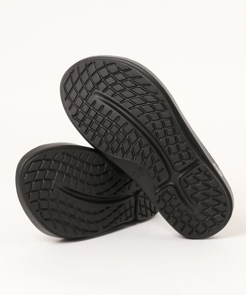 OOFOS（ウーフォス）の「【OOFOS】OOriginal（サンダル・レディース・ブラック・23/24/22/25）」の3枚目の写真