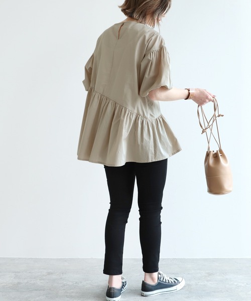 reca（レカ）の「ボリューム袖フレアブラウス（シャツ/ブラウス・レディース・ブラック/ベージュ/オフホワイト/ミント・M）」の9枚目の写真