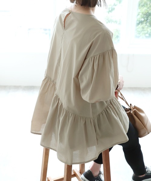 reca（レカ）の「ボリューム袖フレアブラウス（シャツ/ブラウス・レディース・ブラック/ベージュ/オフホワイト/ミント・M）」の8枚目の写真