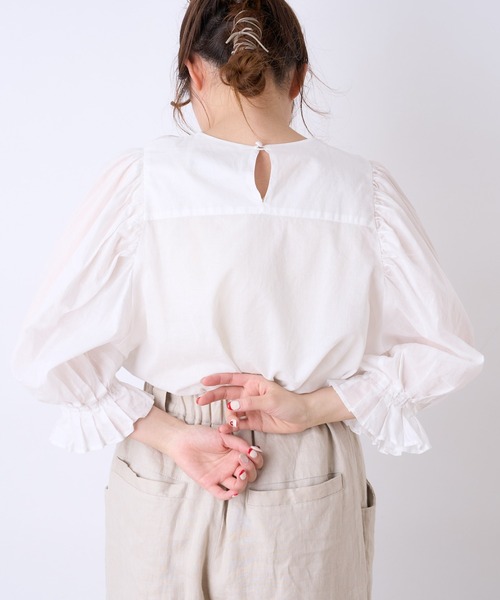 PUAL CE CIN(ピュアルセシン)の「【WEB限定】80ボイル袖フリルブラウス(シャツ/ブラウス・レディース・ベージュ/ブラック/ホワイト・FREE)」の6枚目の写真
