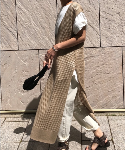 ulu（ウル）の「original Vneck mesh design dress（ワンピース・レディース・ベージュ/オフホワイト・FREE）」の2枚目の写真