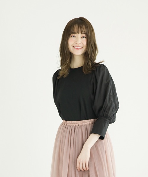 White Collection（ホワイトコレクション）の「【2021AW】異素材切り替えボリュームスリーブプルオーバー（Tシャツ/カットソー・レディース・ホワイト/ブラック/ブラウン/ナチュラル・FREE）」の3枚目の写真