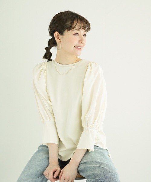 White Collection（ホワイトコレクション）の「【2021AW】異素材切り替えボリュームスリーブプルオーバー（Tシャツ/カットソー・レディース・ホワイト/ブラック/ブラウン/ナチュラル・FREE）」の16枚目の写真