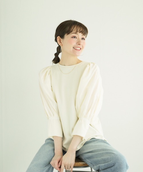 White Collection（ホワイトコレクション）の「【2021AW】異素材切り替えボリュームスリーブプルオーバー（Tシャツ/カットソー・レディース・ホワイト/ブラック/ブラウン/ナチュラル・FREE）」の12枚目の写真