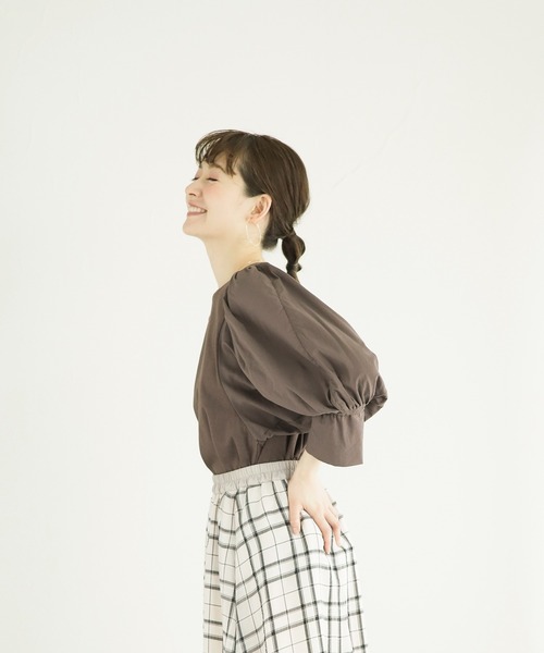 White Collection（ホワイトコレクション）の「【2021AW】異素材切り替えボリュームスリーブプルオーバー（Tシャツ/カットソー・レディース・ホワイト/ブラック/ブラウン/ナチュラル・FREE）」の20枚目の写真