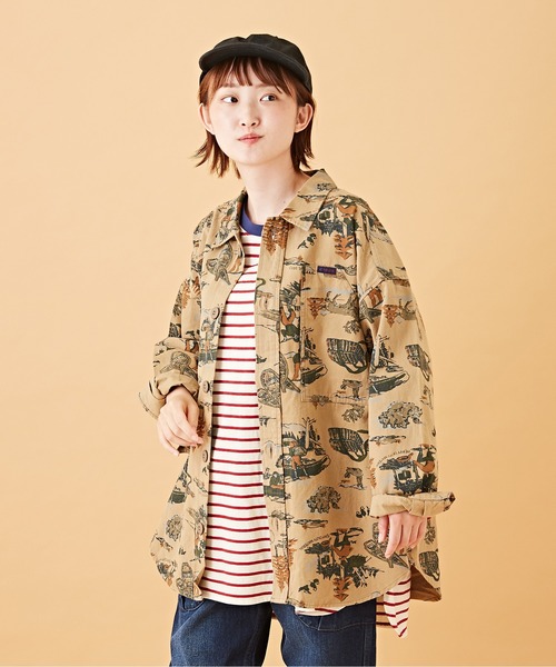 CUBE SUGAR（キューブシュガー）の「アウトドアプリント ツイル シャツジャケット（シャツ/ブラウス・レディース・ベージュ/カーキ/ブルー・M）」の2枚目の写真