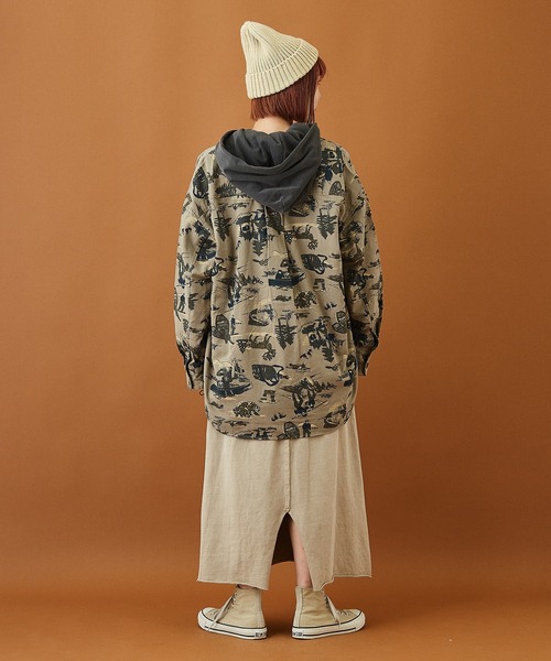 CUBE SUGAR（キューブシュガー）の「アウトドアプリント ツイル シャツジャケット（シャツ/ブラウス・レディース・ベージュ/カーキ/ブルー・M）」の13枚目の写真