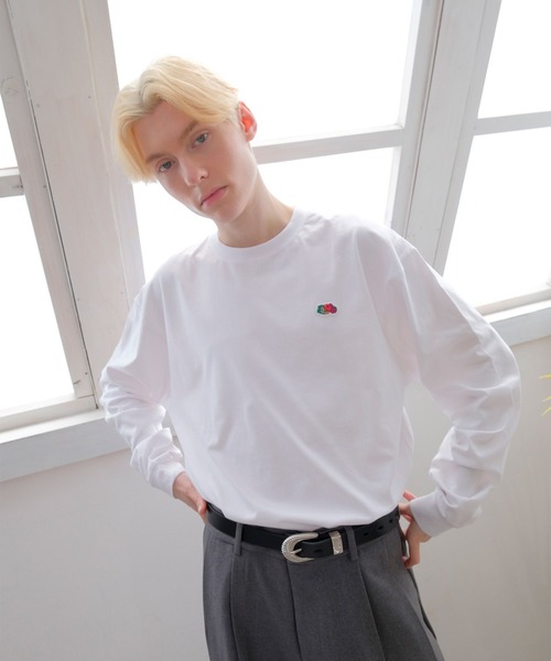 FRUIT OF THE LOOM(フルーツオブザルーム)の「ワッペン付L/S Tシャツ / ロンT / 長袖 / トップス / シンプル / カジュアル / 無地 / ワンポイント / ユニセックス(Tシャツ/カットソー・レディース・ホワイト/ブラック・M/L/XL)」の1枚目の写真