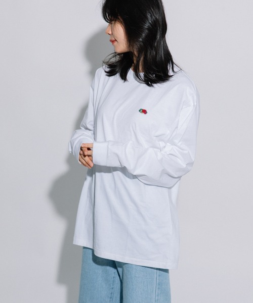 FRUIT OF THE LOOM(フルーツオブザルーム)の「ワッペン付L/S Tシャツ / ロンT / 長袖 / トップス / シンプル / カジュアル / 無地 / ワンポイント / ユニセックス(Tシャツ/カットソー・レディース・ホワイト/ブラック・M/L/XL)」の5枚目の写真
