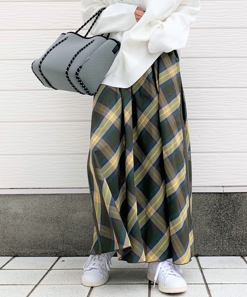 Q(キュー)の「サイドライン メモリーチェックボリュームスカート(スカート・レディース・レッド系その他/ブルー系その他/ブルー系その他2/イエロー系その他/ブラック系その他/カーキ/イエロー系その他2/ライトグレー・MEDIUM)」の1枚目の写真