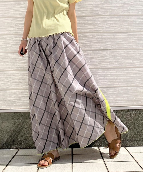 Q(キュー)の「サイドライン メモリーチェックボリュームスカート(スカート・レディース・レッド系その他/ブルー系その他/ブルー系その他2/イエロー系その他/ブラック系その他/カーキ/イエロー系その他2/ライトグレー・MEDIUM)」の3枚目の写真