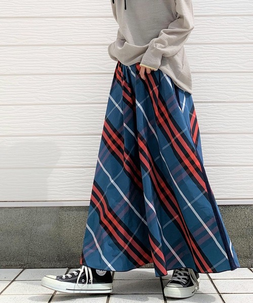 Q(キュー)の「サイドライン メモリーチェックボリュームスカート(スカート・レディース・レッド系その他/ブルー系その他/ブルー系その他2/イエロー系その他/ブラック系その他/カーキ/イエロー系その他2/ライトグレー・MEDIUM)」の6枚目の写真