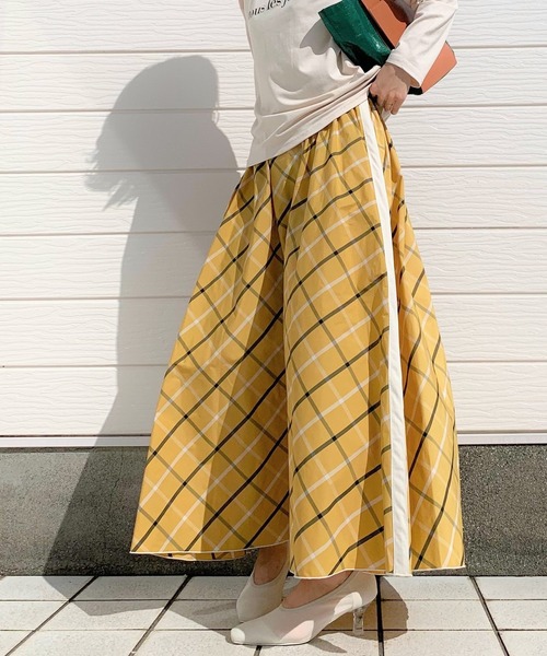 Q(キュー)の「サイドライン メモリーチェックボリュームスカート(スカート・レディース・レッド系その他/ブルー系その他/ブルー系その他2/イエロー系その他/ブラック系その他/カーキ/イエロー系その他2/ライトグレー・MEDIUM)」の7枚目の写真