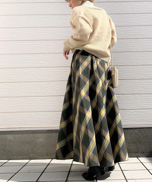 Q(キュー)の「サイドライン メモリーチェックボリュームスカート(スカート・レディース・レッド系その他/ブルー系その他/ブルー系その他2/イエロー系その他/ブラック系その他/カーキ/イエロー系その他2/ライトグレー・MEDIUM)」の9枚目の写真