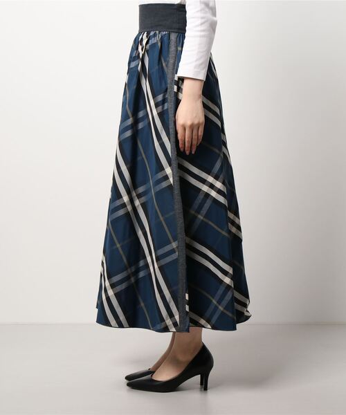 Q(キュー)の「サイドライン メモリーチェックボリュームスカート(スカート・レディース・レッド系その他/ブルー系その他/ブルー系その他2/イエロー系その他/ブラック系その他/カーキ/イエロー系その他2/ライトグレー・MEDIUM)」の11枚目の写真